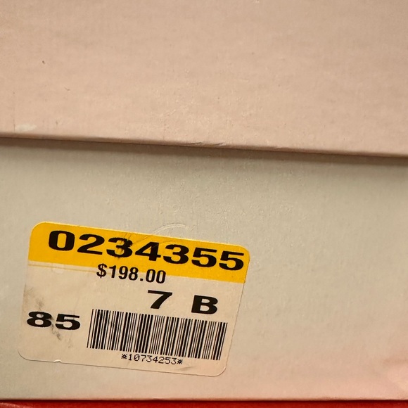 Navy High Heeled Platform Pumps with Glossy Finish and Textured Material - Picture 4 of 4